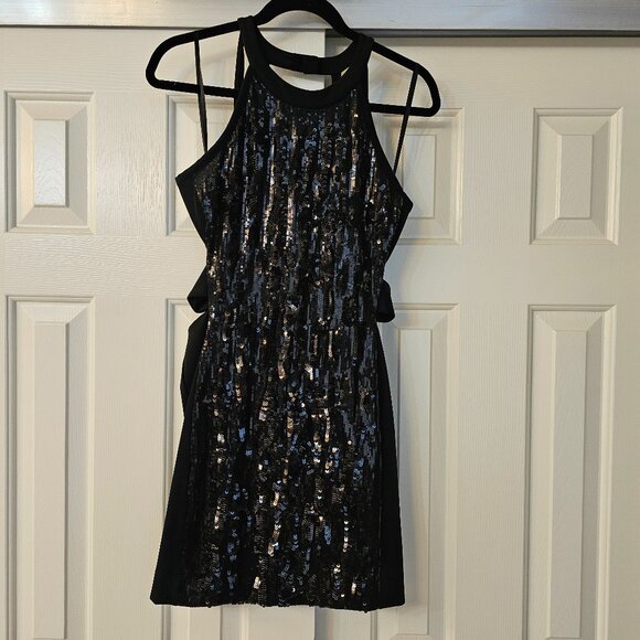 Side cut out Sequin Dress - Picture 2 of 12